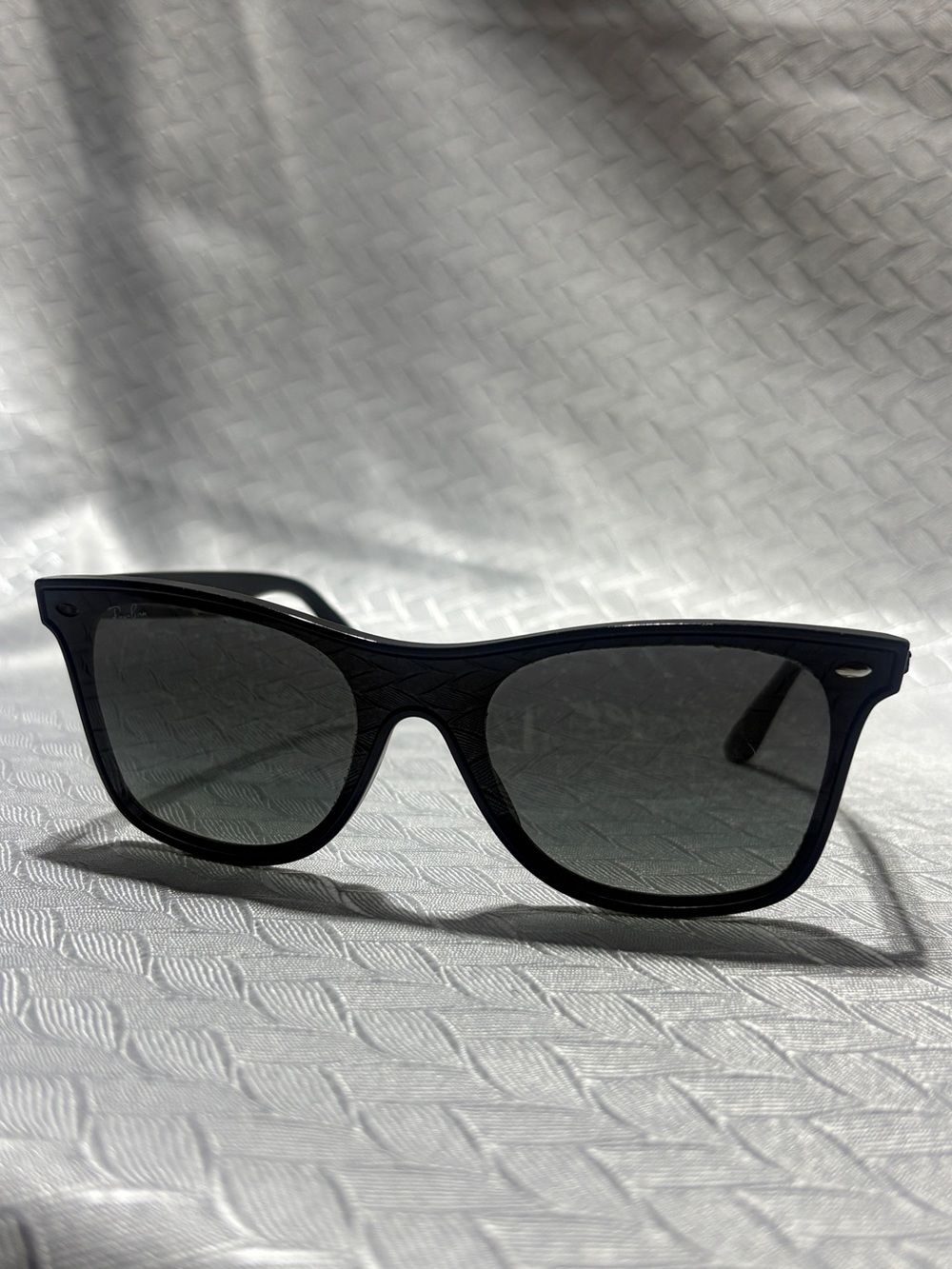 Classic Black Wayfarer Sunglasses - Dark Gray/Black Lenses